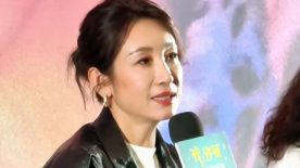 美女不穿衣服跳舞